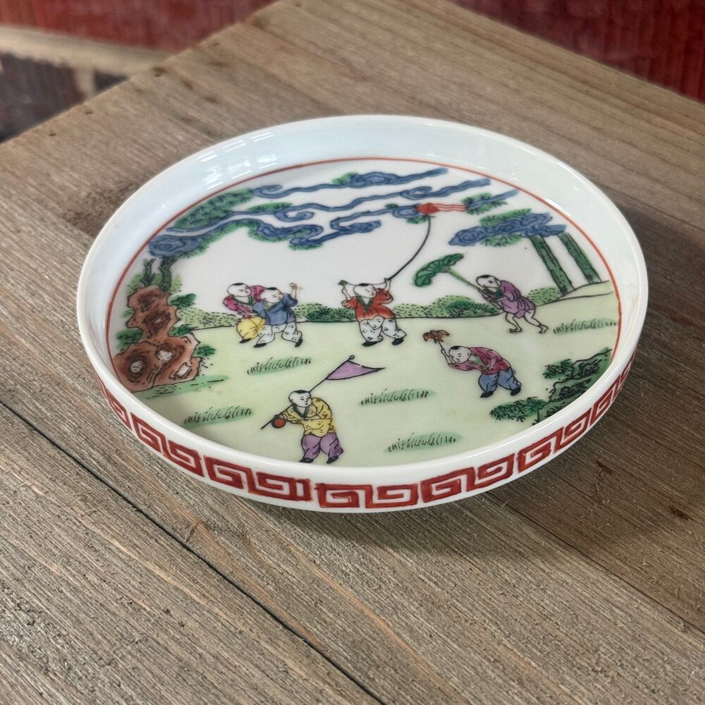 Vintage Chinese Porcelain Little People Dish Boys at Play Chinoiserie 5"